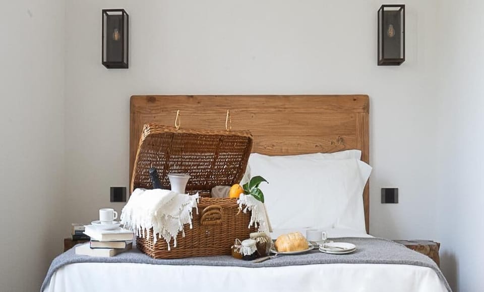 Premium bedding, down comforters, minibar, in-room safe