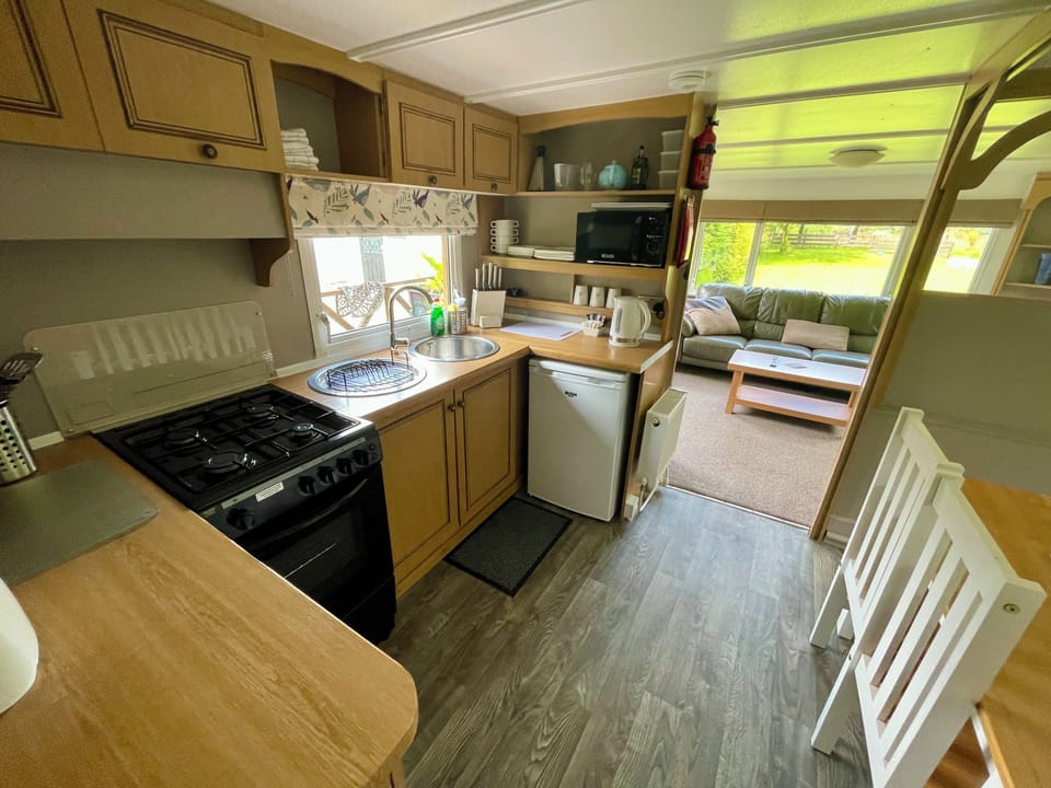 Standard House, 2 Bedrooms, Garden View | Private kitchen | Fridge, microwave, oven, toaster