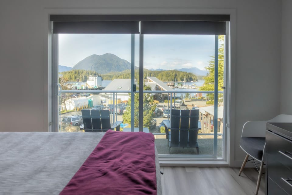 Suite, 1 Queen Bed with Sofa bed (Partial Marina View) | Terrace/patio
