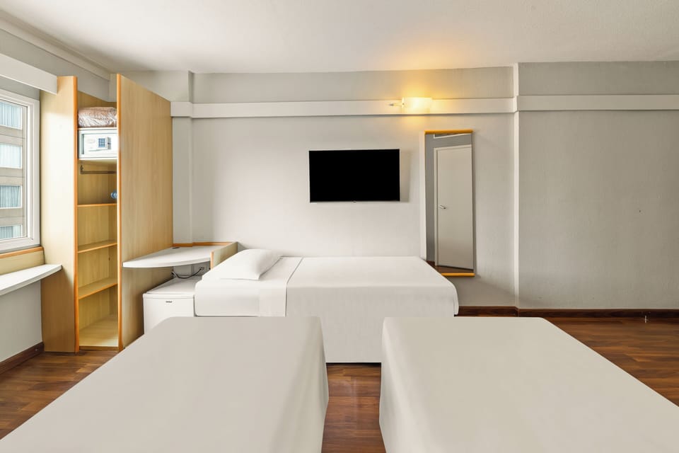 Standard Triplo | Desk, free WiFi, bed sheets