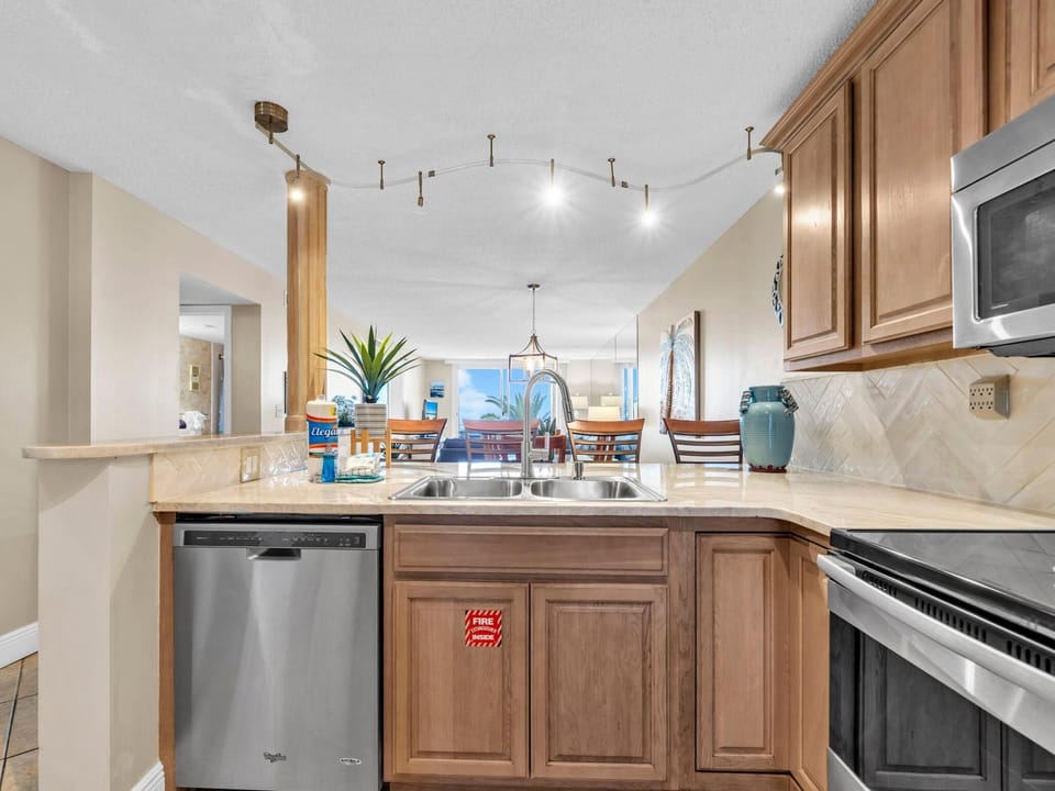 Condo, Multiple Beds, Ocean View (Destin on the Gulf 205) | Private kitchen | Oven, toaster