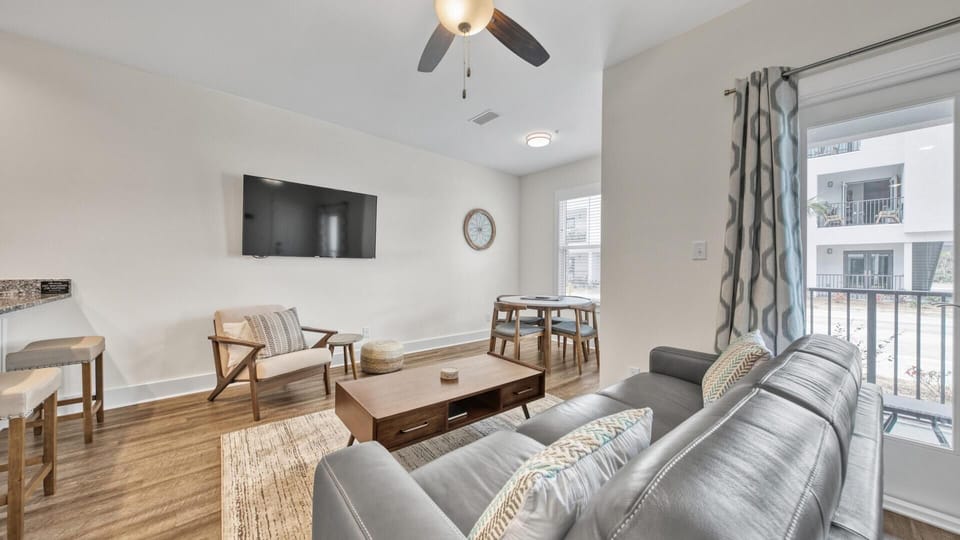 Condo, 1 Queen Bed, Beach View (Hidden Lake Condos 113) | Living area