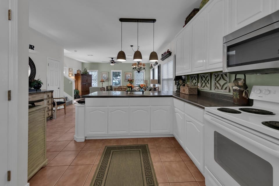 House, Multiple Beds (Aventon) | Private kitchen | Oven, toaster
