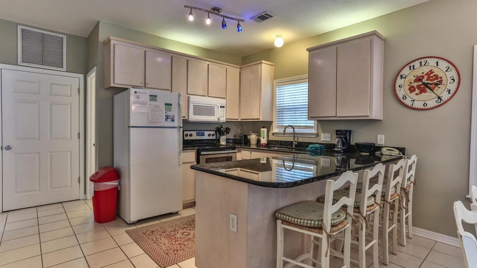 House, Multiple Beds (Biglows Bungalow) | Private kitchen | Oven, toaster