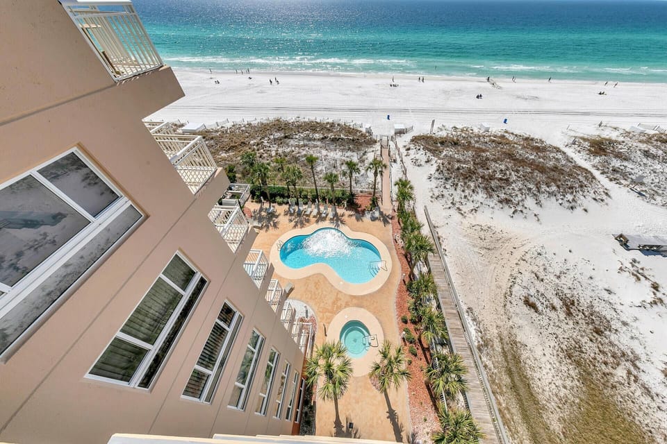 Condo, Multiple Beds, Ocean View (Destin Towers 142) | Pool | Outdoor pool