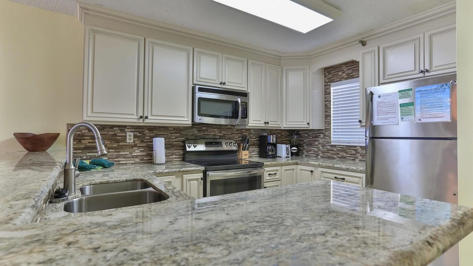 Condo, Multiple Beds, Ocean View (Destin on the Gulf 302) | Private kitchen | Oven, toaster