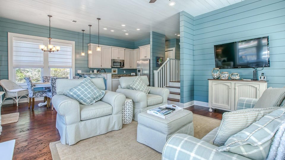 House, Multiple Beds (Shades of Blue) | Living area