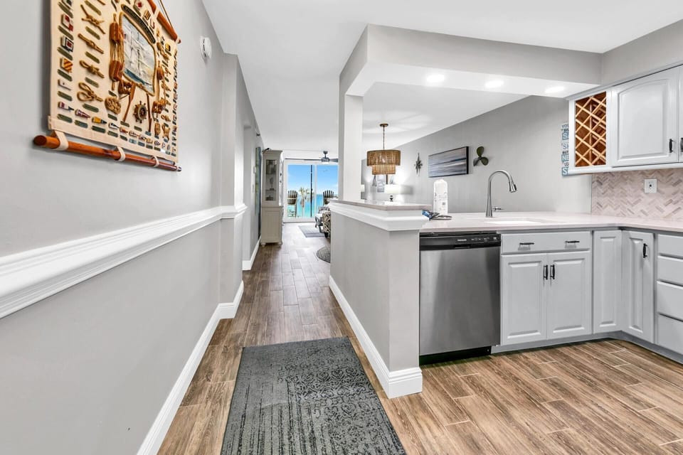 Condo, Multiple Beds, Ocean View (Destin on the Gulf 403) | Private kitchen | Oven, toaster
