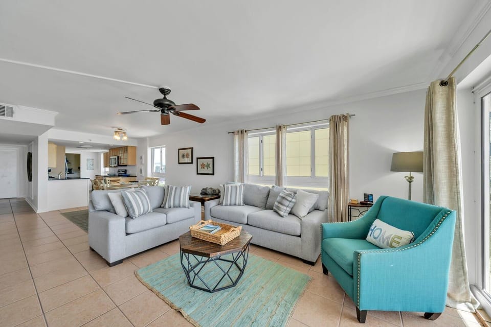 Condo, Multiple Beds, Ocean View (Destin Towers 31) | Living area