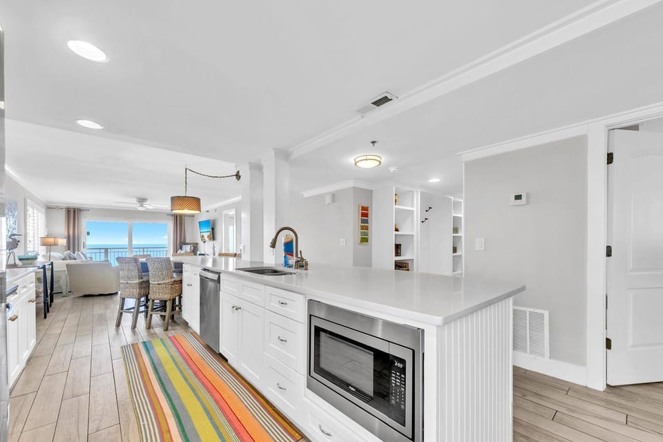 Condo, Multiple Beds, Ocean View (Destin Towers 81) | Private kitchen | Oven, toaster