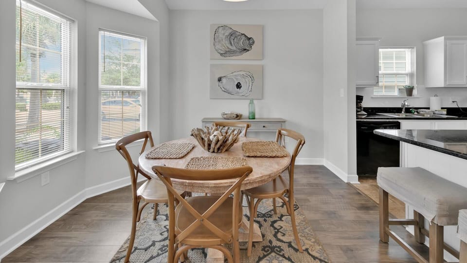 House, Multiple Beds (Luna Sea) | Dining