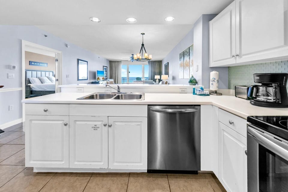Condo, Multiple Beds, Ocean View (Sterling Shores 609) | Private kitchen