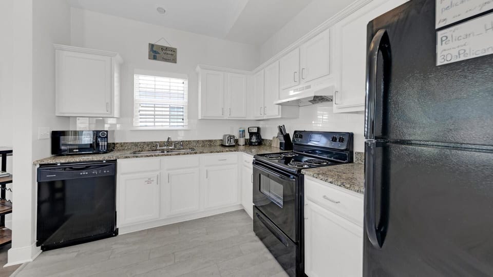 House, 1 King Bed with Sofa bed (Pelican House) | Private kitchen