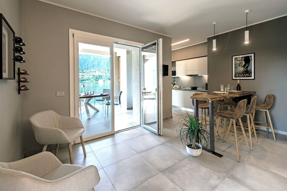 Comfort Apartment | Living area | Flat-screen TV, heated floors