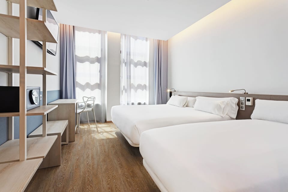Family Room | In-room safe, desk, iron/ironing board, free WiFi