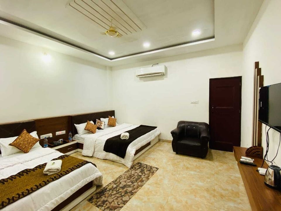 Basic Double or Twin Room | WiFi (free)