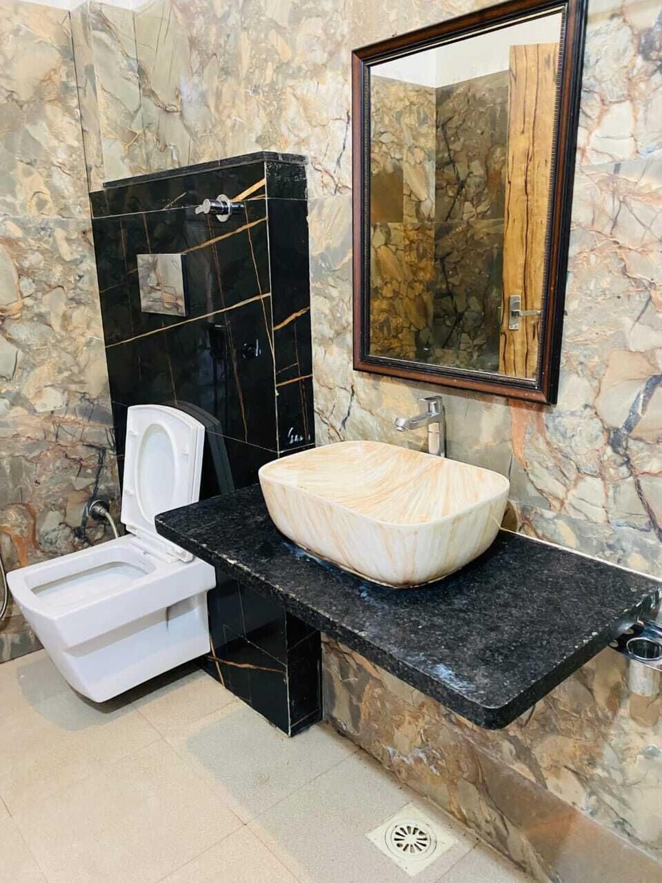 Basic Cottage | Bathroom