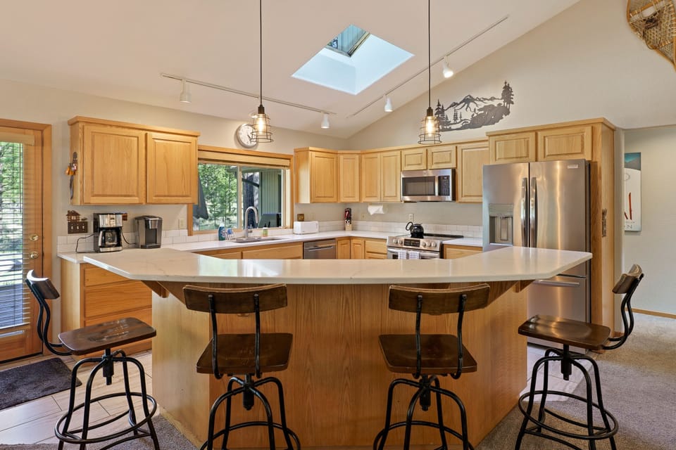 House, 4 Bedrooms | Private kitchen | Fridge, oven, coffee/tea maker, toaster