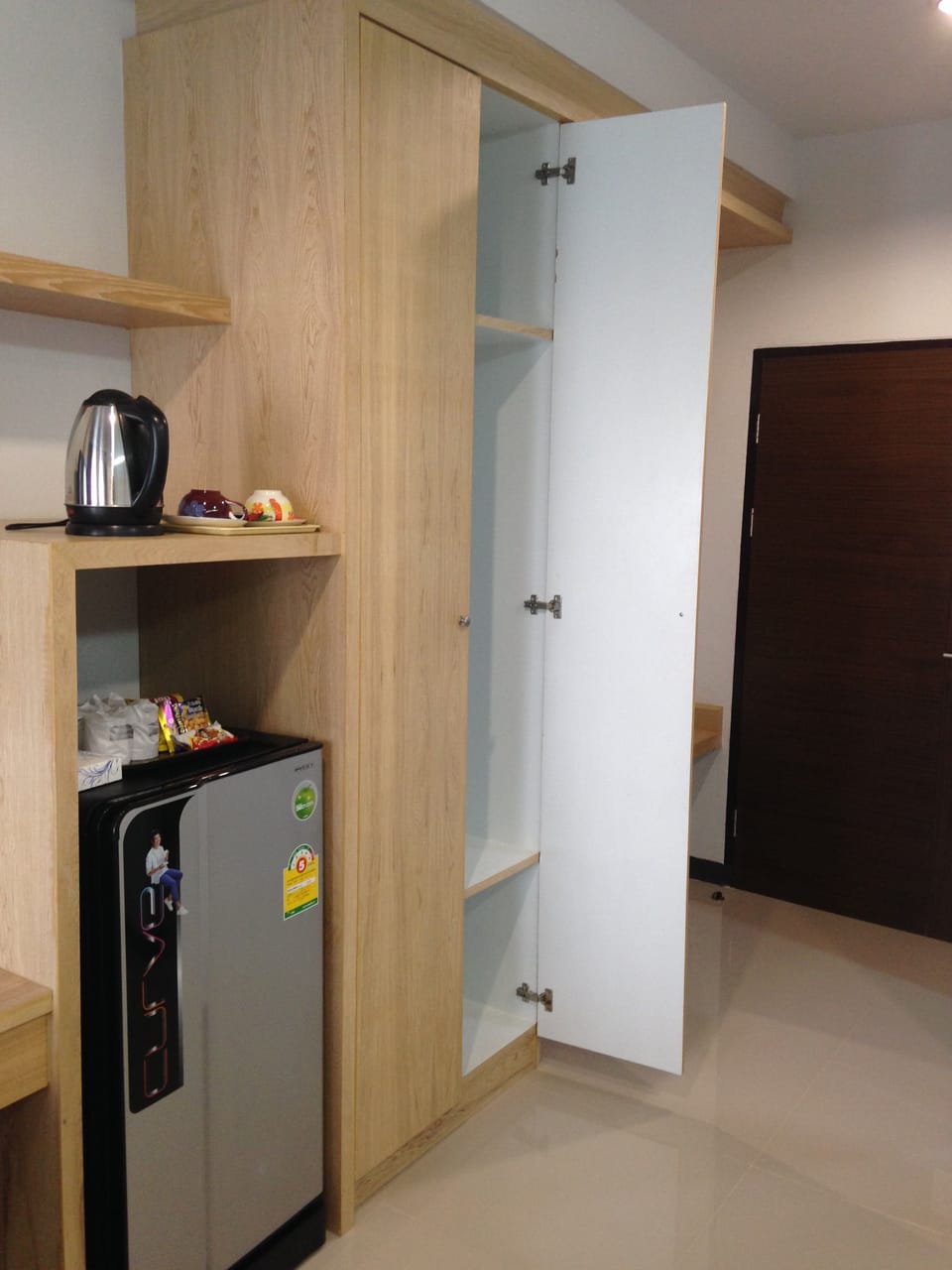 Mini-refrigerator