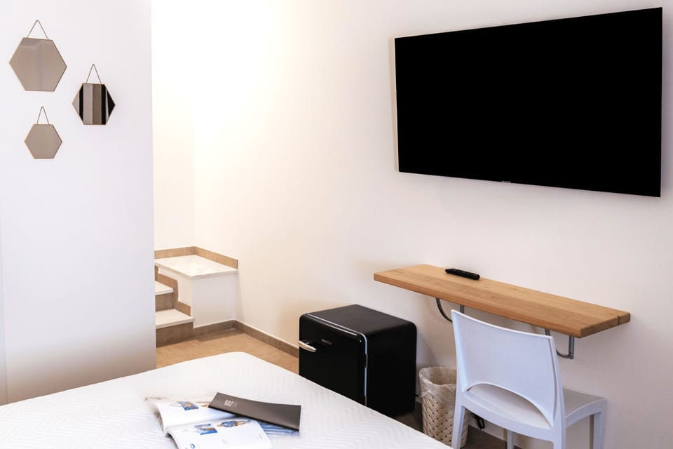 Deluxe Room, Private Bathroom, Partial Sea View | 1 bedroom, desk, laptop workspace, soundproofing