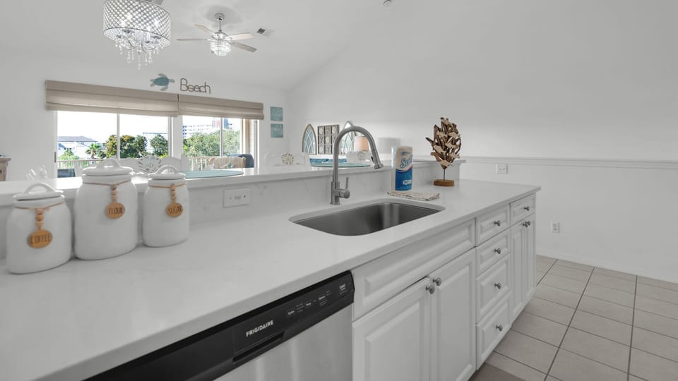 Townhome, Multiple Beds, Patio, Pool View (Spyglass Townhomes Unit 106) | Private kitchen