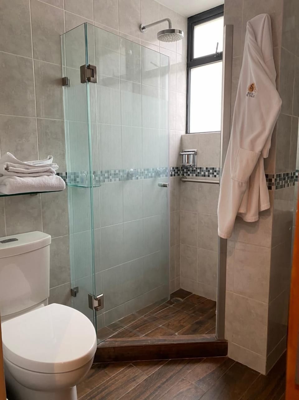 Executive Double Room, Non Smoking, City View | Bathroom | Shower, rainfall showerhead, hair dryer, bathrobes