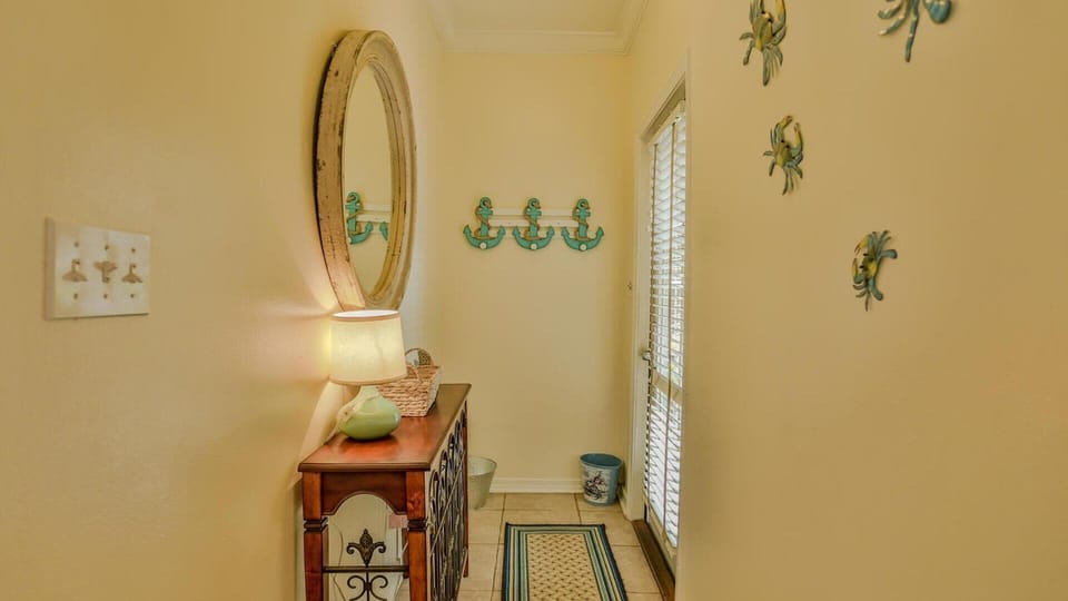House, Multiple Beds (Robbins' Nest) | Interior