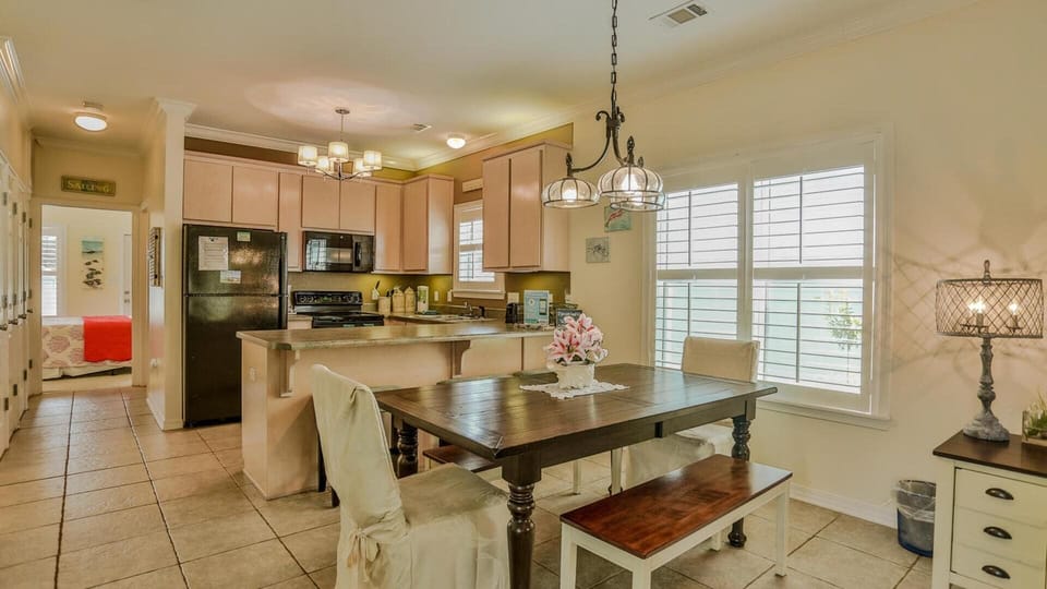 House, Multiple Beds (Robbins' Nest) | Dining