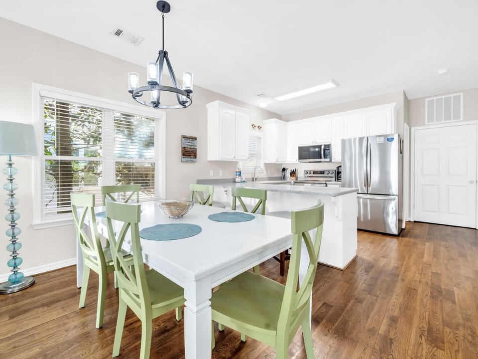House, Multiple Beds (Sunny Delight) | Dining