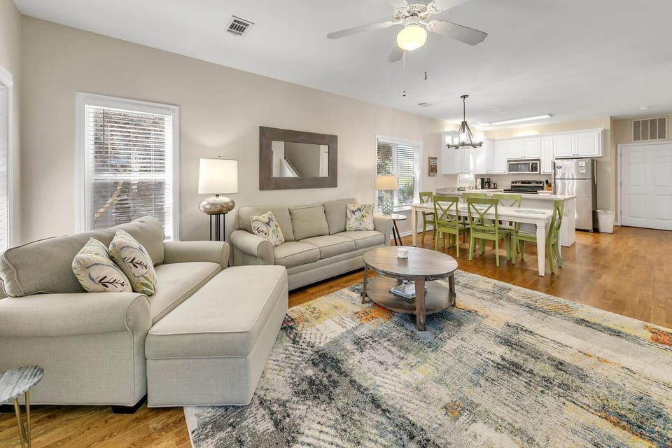 House, Multiple Beds (Sunny Delight) | Living area
