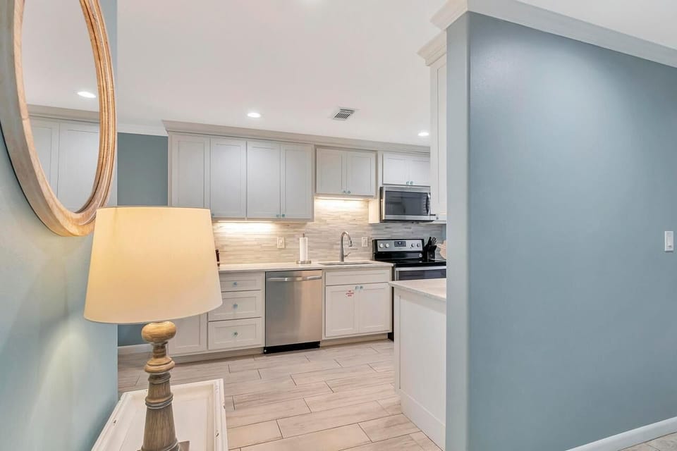 Condo, Multiple Beds, Pool View (Poolside Villas 106) | Private kitchen | Oven, toaster