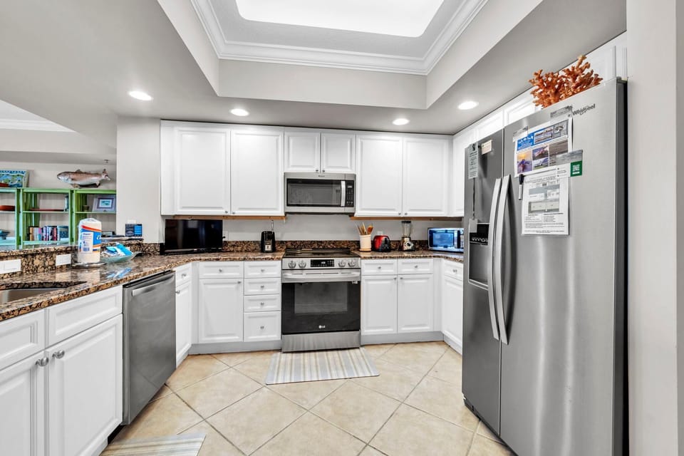 Condo, Multiple Beds (Harbor Landing 203B) | Private kitchen | Oven, toaster