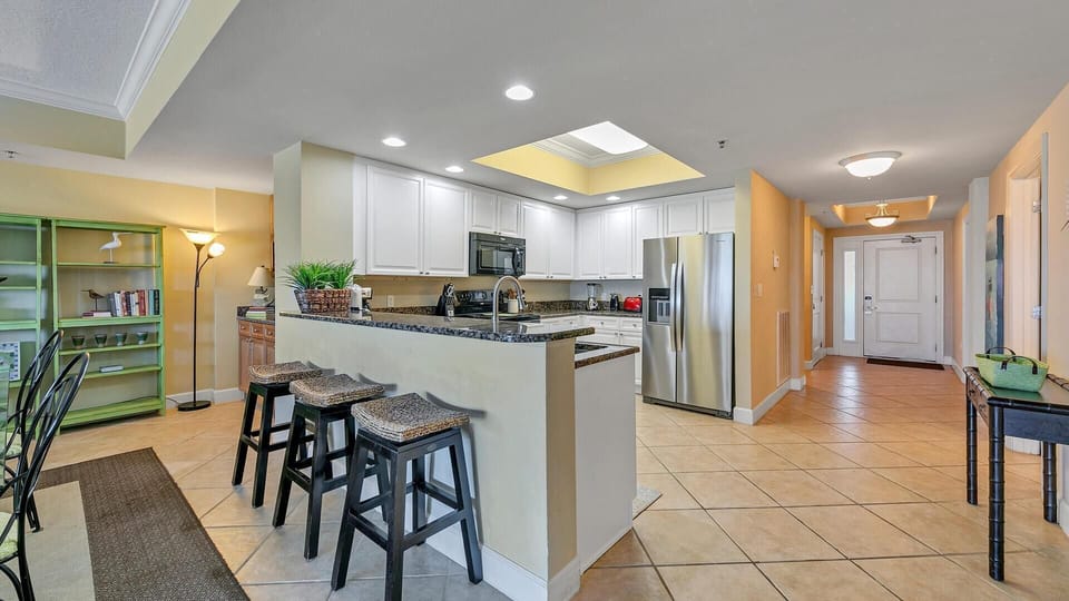 Condo, Multiple Beds (Harbor Landing 203B) | Private kitchen | Oven, toaster
