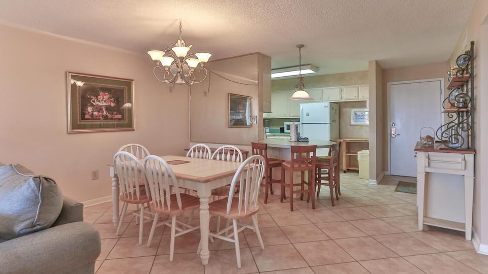 Condo, Multiple Beds, Bay View (Dolphin Point 404B) | Dining