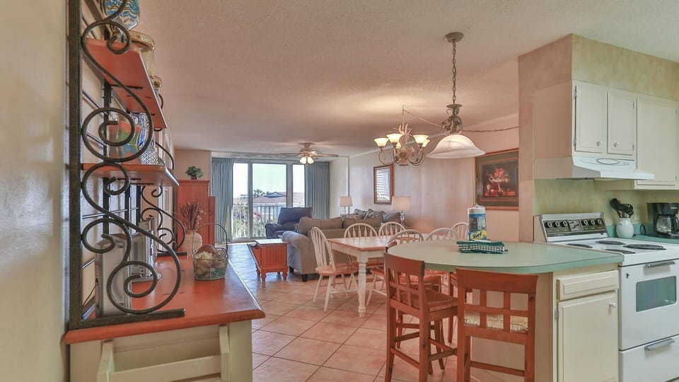 Condo, Multiple Beds, Bay View (Dolphin Point 404B) | Private kitchen | Oven, toaster