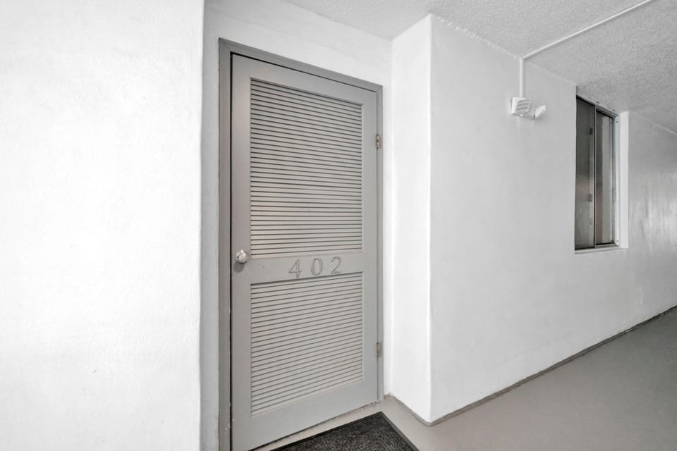 Condo, Multiple Beds, Canal View (Dolphin Point 402B) | Interior
