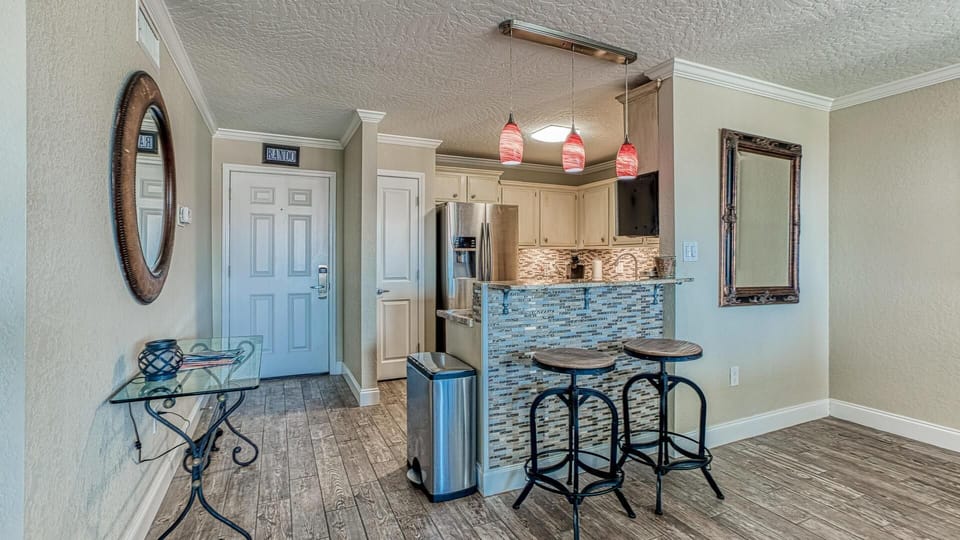 Condo, Multiple Beds, Canal View (Dolphin Point 402B) | Interior