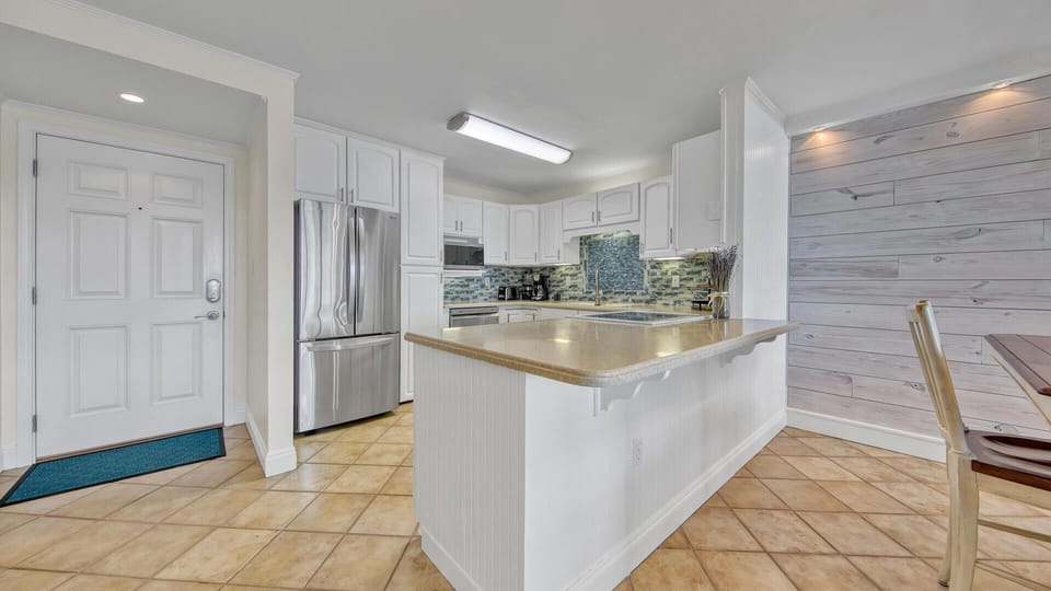 Condo, Multiple Beds, Bay View (Dolphin Point 502B) | Private kitchen | Oven, toaster