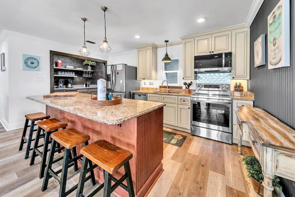 House, Multiple Beds, Canal View (Palm Breeze) | Private kitchen | Oven, toaster