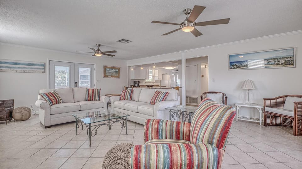 House, Multiple Beds, Canal View (The Back Porch) | Living area