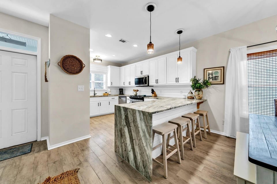 House, Multiple Beds (Stars Hollow Cottage) | Private kitchen | Oven, toaster