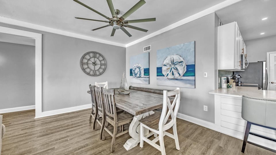 Condo, Multiple Beds, Ocean View (Shoreline Towers 2124) | Dining