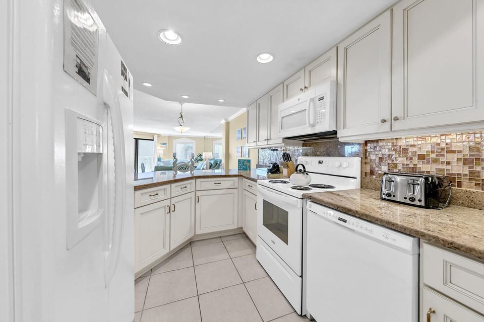 Condo, Multiple Beds, Beach View (Inlet Reef 215) | Private kitchen | Toaster