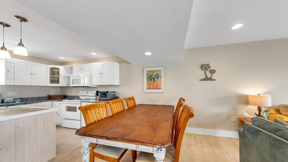 Condo, Multiple Beds, Canal View (Salty Tide) | Dining