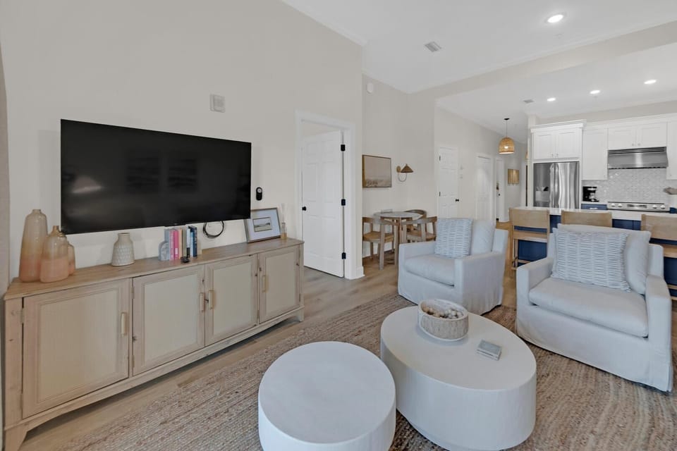 Condo, Multiple Beds (Emerald by Alma) | Living area