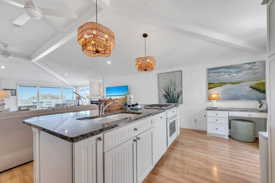 Condo, Multiple Beds (Henderson Haus) | Private kitchen | Oven, toaster