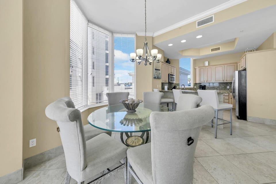 Condo, Multiple Beds (Silver Beach Towers - Penthouse106E) | Dining