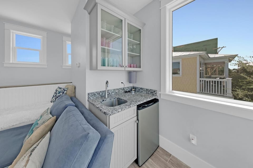 House, Multiple Beds (Sea Suite) | Interior