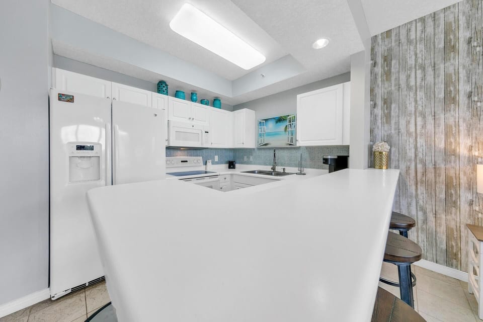 Condo, 1 King Bed with Sofa bed, Beach View (Destin West Gulfside 205) | Private kitchen | Oven