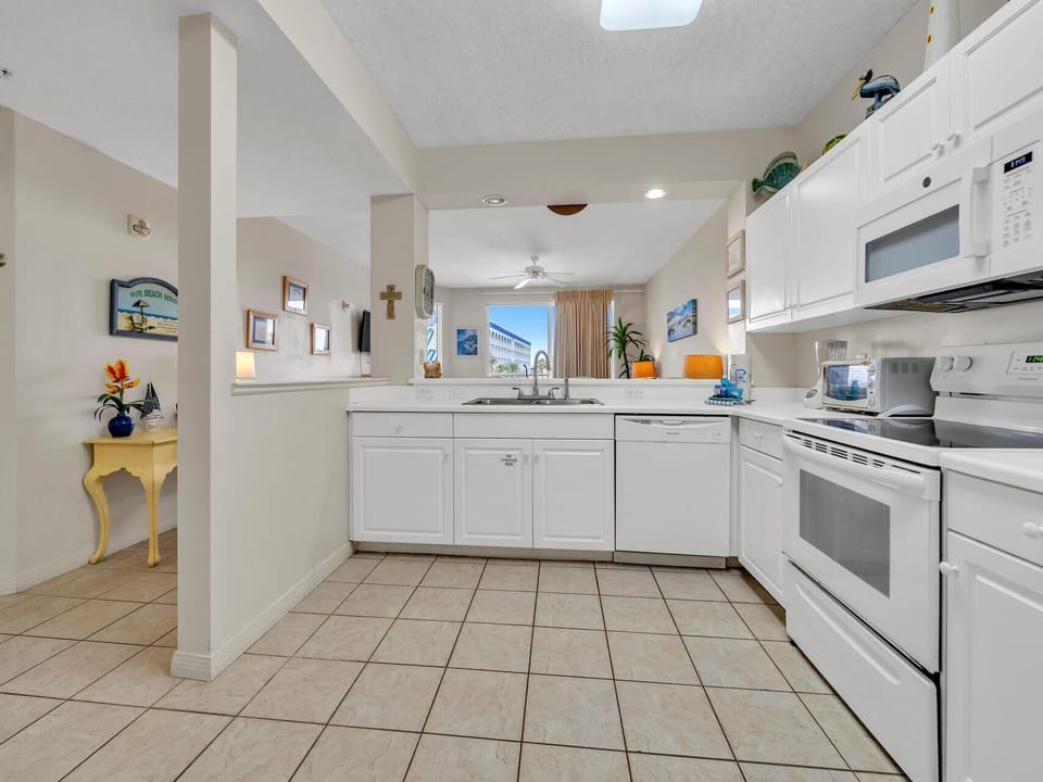 Condo, Multiple Beds, Beach View (Destin West Gulfside 304) | Private kitchen